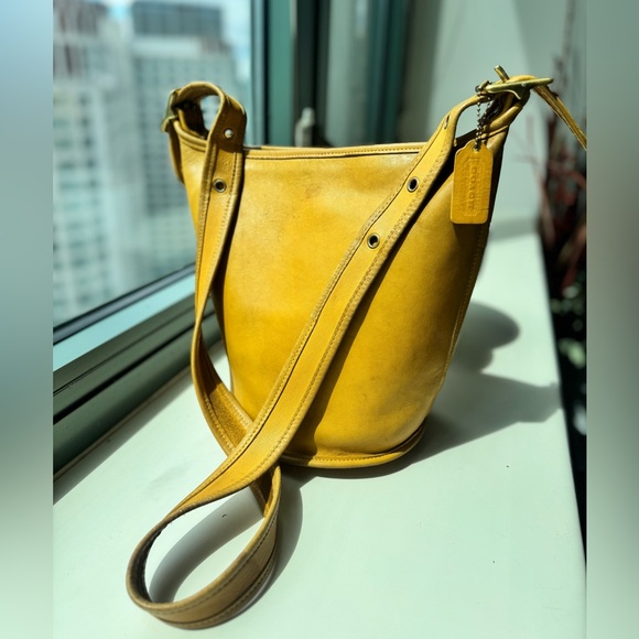 Vintage COACH yellow Helen’s legacy - Picture 1 of 11